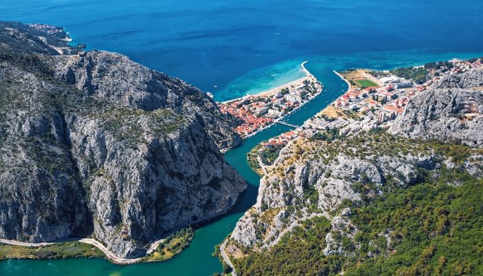 Cetina river bank