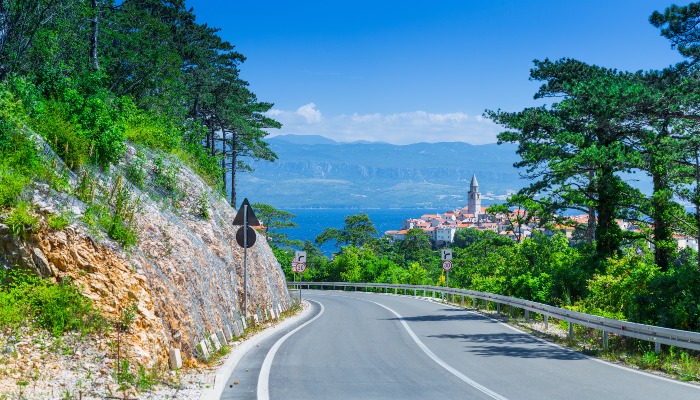 Coastal road down to Adriatic Sea