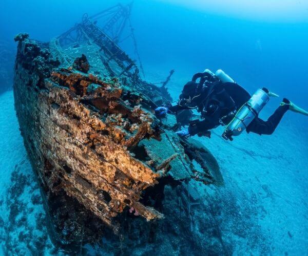 Diving in Vis