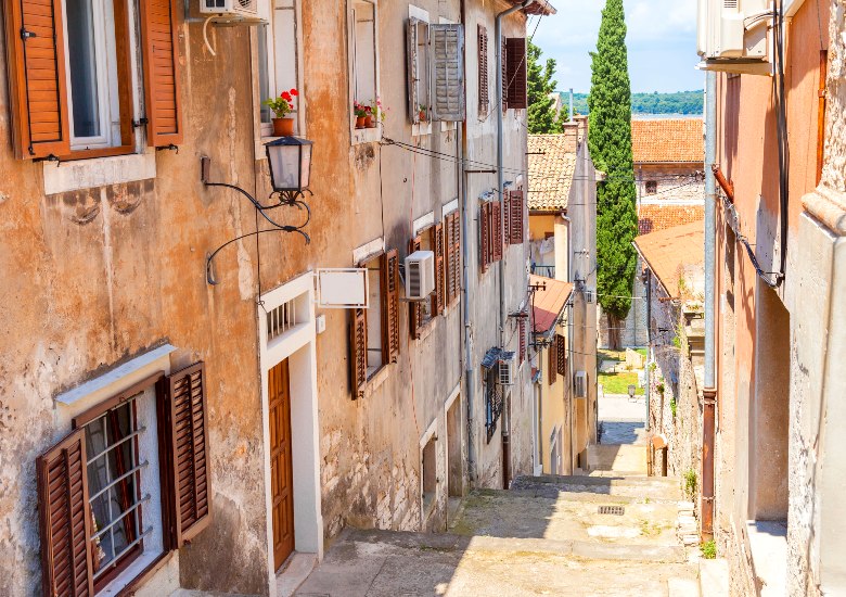 Narrow street in Pula